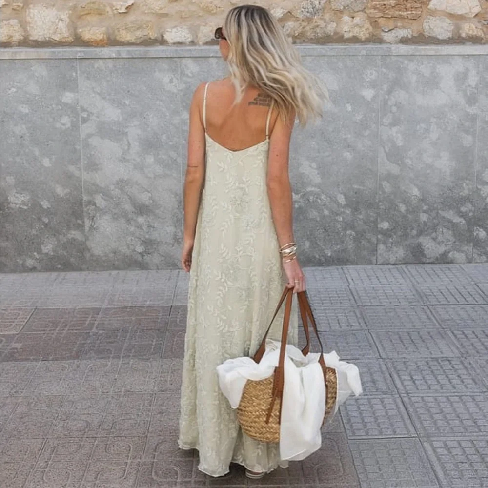 NAKD embroidered maxi dress in light green - Picture 2 of 14